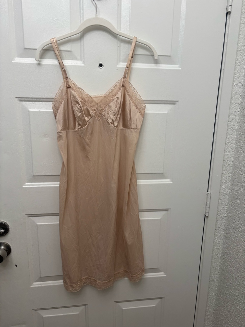 vintage Vanity Fair Rosette Lace Full Slip